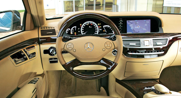 Mercedes S 450 CDI: Einfach gut aufgehoben Auf 5,10 Meter Außenlänge verpackt die S-Klasse jede Menge Platz und eine Extraportion Komfort.