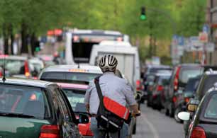 2. Sicherheit und Akzeptanz schaffen Grundlagen der Radverkehrsförderung Menschen fahren vor allem dann mit dem Fahrrad, wenn sie sich sicher fühlen.