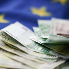 Wo kommen die Mittel der Union her? Der Haushalt der Europäischen Union wird im Wesentlichen durch die anhand des Bruttonationaleinkommens berechneten Beiträge der Mitgliedstaaten finanziert.