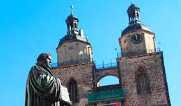 So kam es zum offenen Streit zwischen der katholischen Kirche und Martin Luther. Das markierte den Beginn der Reformation.