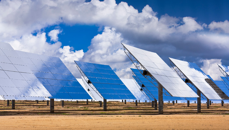 SOLARENERGIE: SOLARTHERMISCHE KRAFTWERKE 33 Solarthermische Kraftwerke Solarthermische Kraftwerke haben in sonnenreichen Ländern eine hohe Bedeutung für den Wandel der Stromversorgung hin zu einem