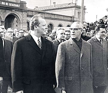 10 Der Weg zur Einheit deskanzler Willy Brandt, der mit seiner sozialliberalen Koalition nach den Bundestagswahlen vom 20. September 1969 die Regierung übernahm.