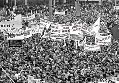 Jahrestag der DDR 25 Sturz Honeckers 26 Krenz und Modrow als Nachfolger 27 Der 9.