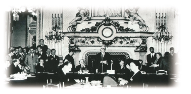 Wie funktioniert die Europäische Union? EC Am 9. Mai 1950 stellte der französische Außenminister Robert Schuman erstmals das Konzept vor, das zur Europäischen Union führte.