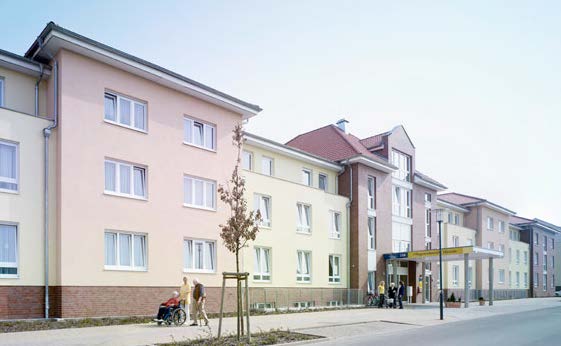 Über das DSG-Pflegewohnstift Hönow Das Pflegewohnstift Hoppegarten/Hönow wurde im Jahr 2007 als Pflegeeinrichtung nach modernsten Standards in Hoppegarten östlich von Berlin eröffnet.