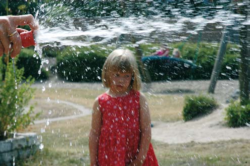 2. Das Bild vom Kind Unser Bild vom Kind, das heißt, was wir denken, wie Kinder sind und was sie für ihre Entwicklung brauchen, beeinflusst wesentlich unser pädagogisches Denken und Handeln.