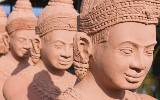 Die Stätten von Angkor und Banteay Srei gehören zu den großartigsten Sehenswürdigkeiten in Südostasien überhaupt und erlauben einen Einblick in die herausragende Hochkultur der Khmer.