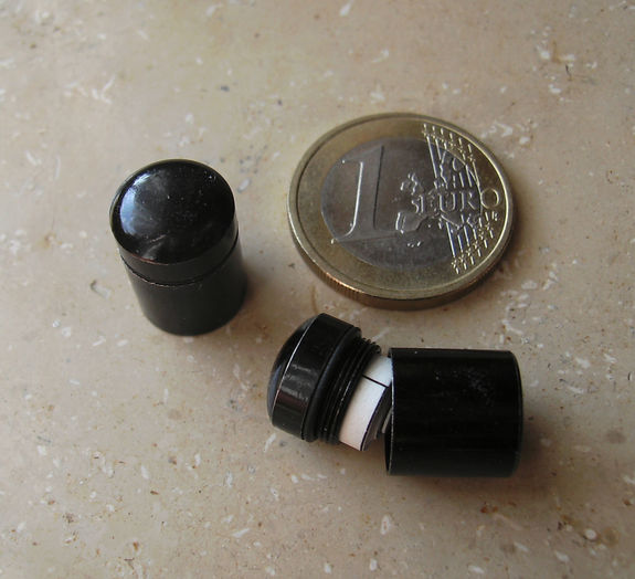 Cache-Behälter und -größen Micro - weniger als 100ml Fassungsvermögen - z.b. Filmdose - Sub-Typ von Micro: Nano (< 10ml) Small - >= 100ml und < 1L - z.b. Tupper- oder Lock&Lock-Box Regular - >= 1L und < 20L - z.