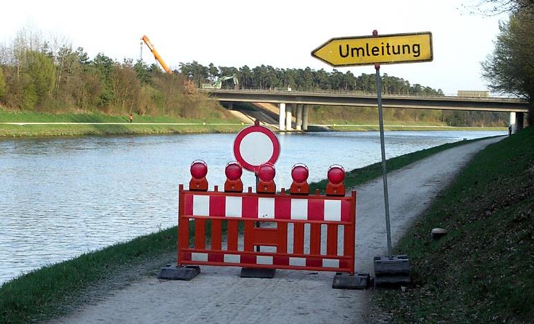 4. Zusammenfassung Konventionelle Gebäudeplanung teilt die Gewerke Architektur und Haustechnik. Zwei separate Planungen stehen immer für Mehraufwand.