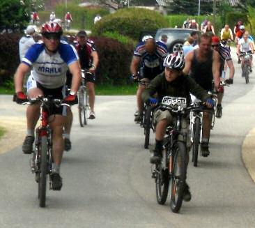 KÖMMEL-FITNESSTAG Immer aktuell Immer aktiv Der 2. Kömmel-Fitnesstag der Heiligengraber Gemeinschaft fand am 1. Mai wie im letzten Jahr auch heuer wieder bei Kaiserwetter statt!