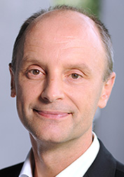 Abstract Pierre-Alain Graf CEO Swissgrid AG, Laufenburg Master in Law Master in Business Administration 20. März 2014 «Wie gestalten wir einen Schweizer Strommarkt?