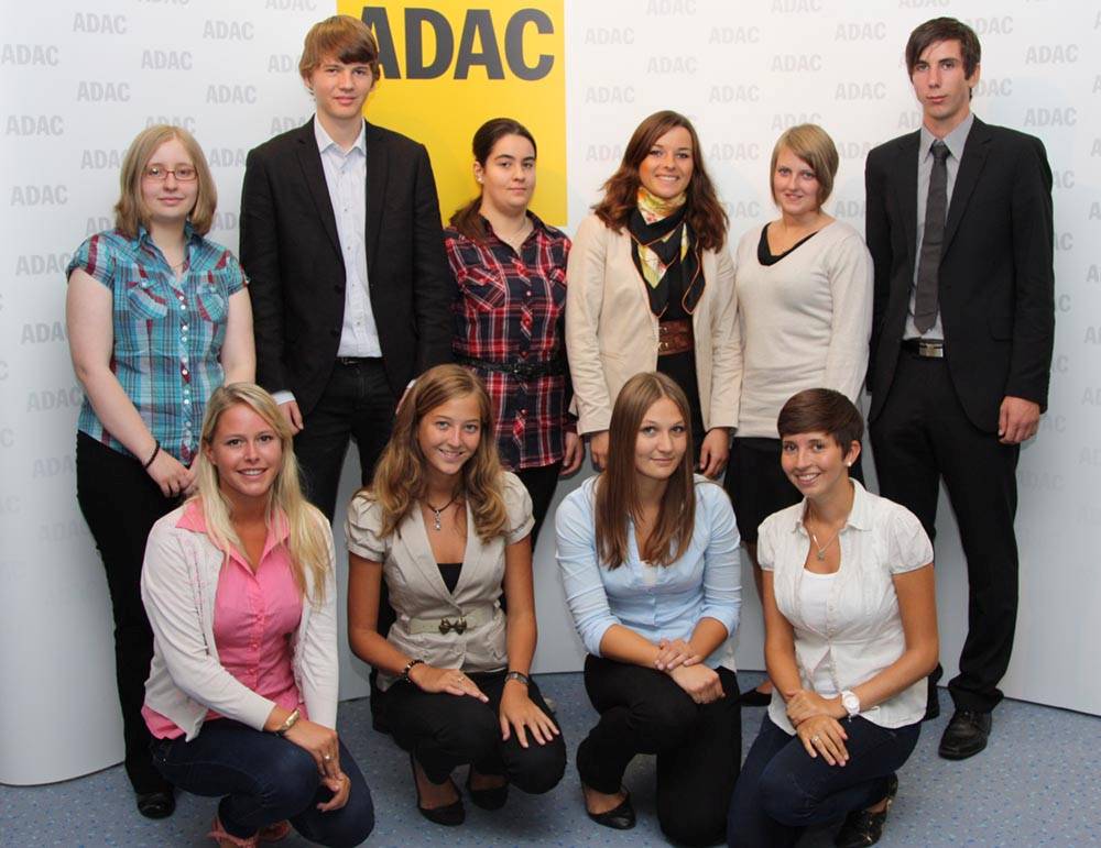 Die Einführungstage (Beispiel 2011) Erste Woche im ADAC Kennenlern- und Aufwärmspiele Vorträge und Informationen zu verschiedenen ADACrelevanten Themen (Personalabteilung, Social Media, ADAC