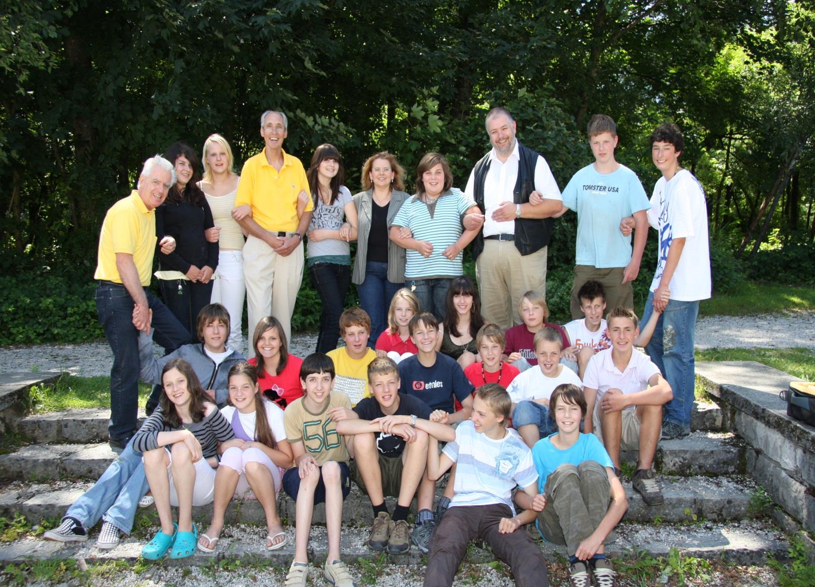 2. Entstehung des Projektes KgidS Juni 2008, Klasse 7a mit (von links nach rechts) Rektor Karl Wagner,
