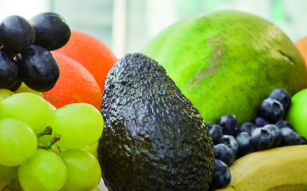 Schülerinnen und Schüler regelmäßig, also mehrmals pro Woche, mit frischem Obst und Gemüse versorgen das ganze Schuljahr über.