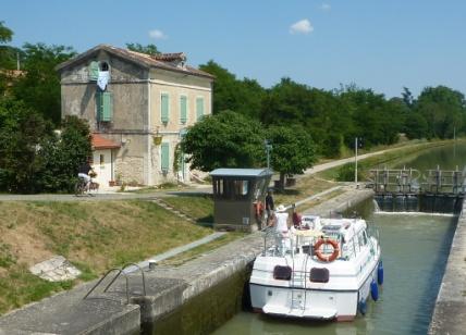 Buzet, sind viele Verschnaufpausen und Abwechslungen möglich: Kanu und Kajak in Fourques sur Garonne, Bootsfahrten in Buzet auf der Baïse und Fourques sur Garonne.