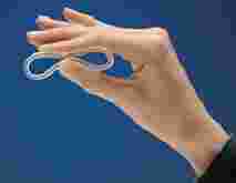 Der VerhÄtungsring Die Minipille Pearl-Index: 0,65 flexibler, transparenter Kunststoffring, der von der Frau Ähnlich wie ein Tampon in die Scheide eingefåhrt wird enthält ástrogen und Gestagen, wirkt