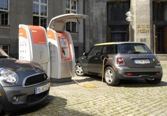 elektronischen (Lade-)Applikationen sowie Nutzung weiterer Apps Mobilität: Zugang zu Park&Charge Angeboten Aktives Lademanagement für E-Fahrzeugbatterie (2/3 des Haushaltverbrauchs)