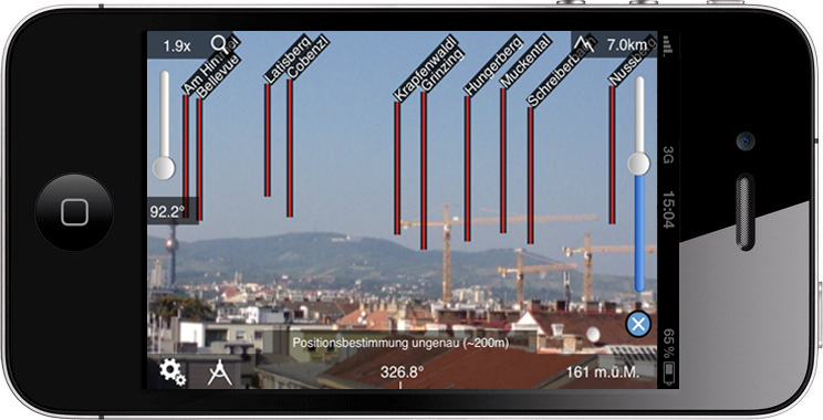 Die Augmented Reality-Funktion geht noch einen Schritt weiter. Wie Sie im obigen Bild erkennen können, wird das Kamerabild Ihres iphones angezeigt und die Namen der Berge direkt darüber eingeblendet.