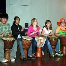 ABC Perkussions-Kurs Ohrenstöpsel! OHRENSTÖPSEL! - die Rhythmuswerkstatt für Kinder, die spielerisch Rhythmen, Schlaginstrumente und Spieltechniken erlernen wollen.
