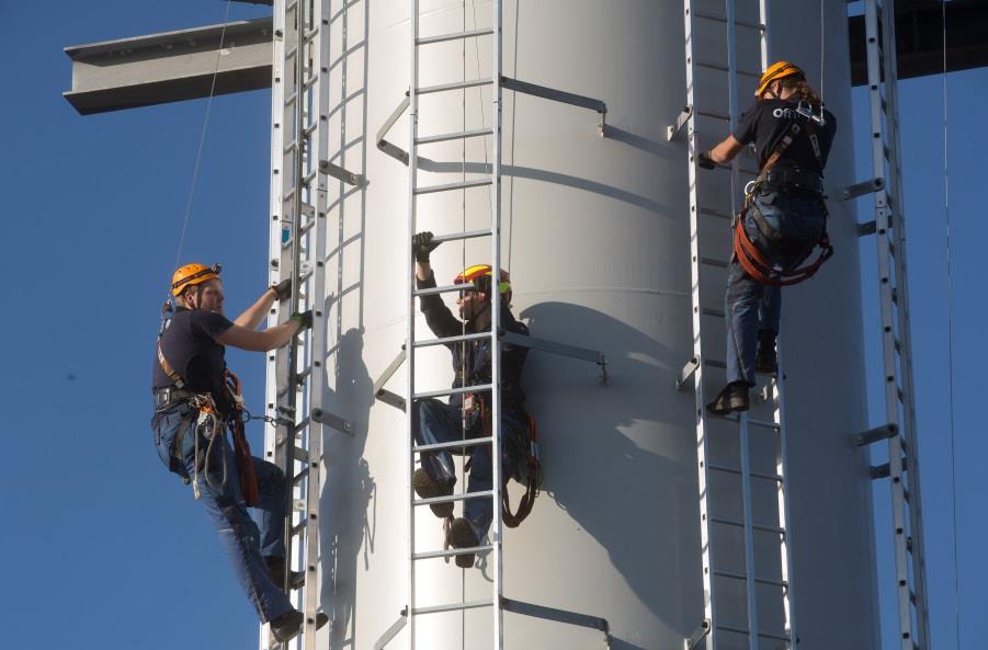 Trainingszentren Spezial-Trainingsturm - Triple Tower Spezial-Trainingsturm für Höhenrettungstrainings Installation in 3 Schritten: Mai 2014 erster Turm fertig