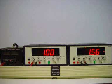Versuch: Widerstandsmessung Man stellt für jede Widerstandsschaltung 1 V ein. Der Strom wird mit dem seriell geschalteten Amperemeter gemessen.