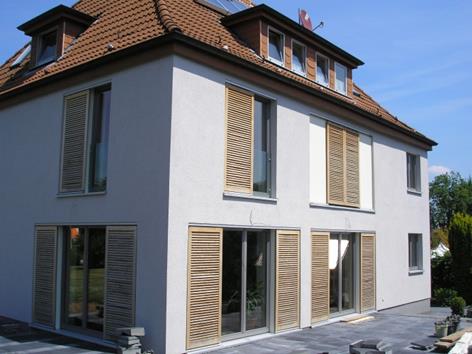 Energieeffizient Sanieren Kredit (151/152) Finanzierungsbeispiel: Sanierung eines Zweifamilienhauses zum KfW-Effizienzhaus 100 Investitionsplan EUR Finanzierungsplan EUR Dämmung Gebäudehülle 60.