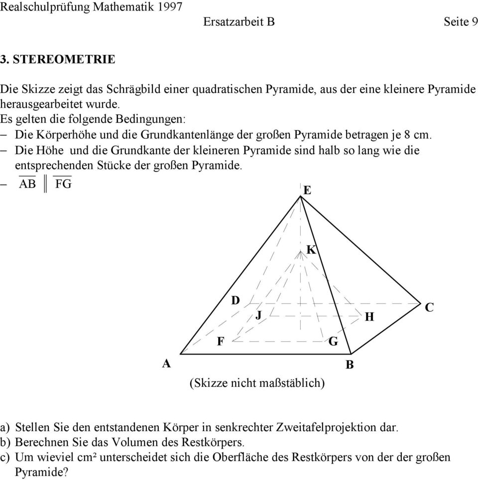 Die Höhe und die Grundkante der kleineren Pyramide sind halb so lang wie die entsprechenden Stücke der großen Pyramide.