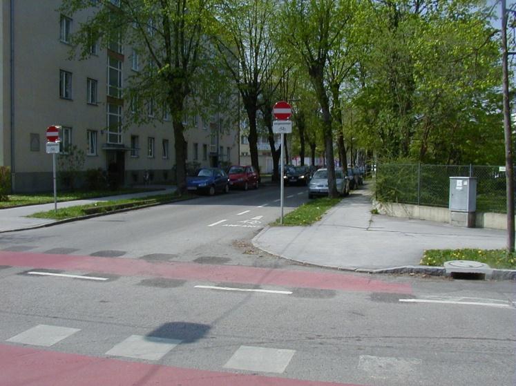 Einbahnstraßen: Das Radfahren entgegen der Einbahnstraße ist nur in jenen Straßen generell gestattet, die Wohnstraßen sind.
