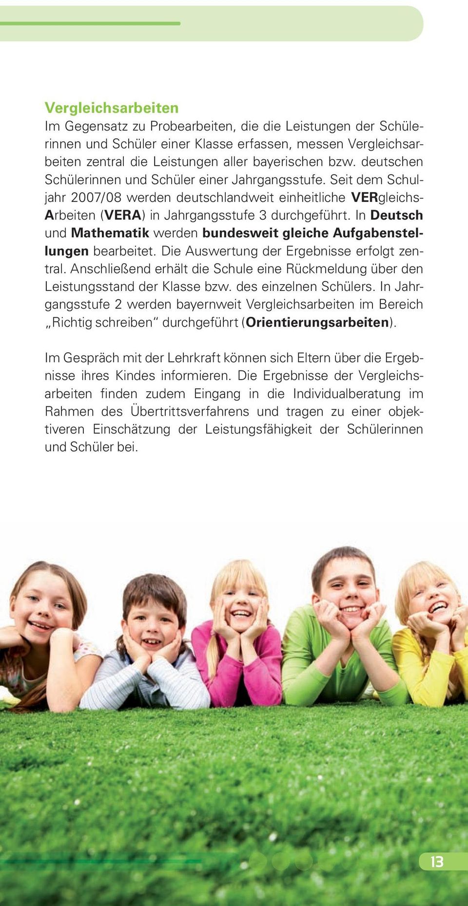 In Deutsch und Mathematik werden bundesweit gleiche Aufgabenstellungen bearbeitet. Die Auswertung der Ergebnisse erfolgt zentral.