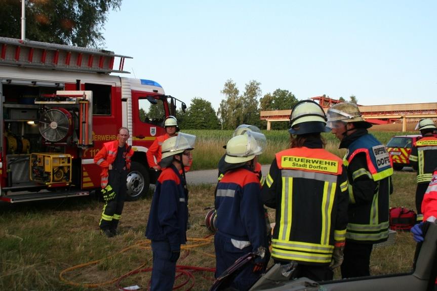 Neben den Ausbildern und Helfern der Feuerwehr, war auch das Bayrische Rote Kreuz aus Dorfen über 24 Stunden mit zwei Fahrzeugen anwesend, sowie die Jugendfeuerwehr der Freiwilligen Feuerwehr Sankt