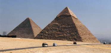 4/8 Was ist ein Pilz? Im Innern der steinernen Pyramide ruhte der Pharao in seiner Grabkammer. Sein toter Körper war einbalsamiert und in Binden eingewickelt worden.
