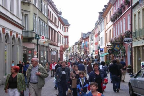 .. Leerstände ohne Nachbesetzung Sinkende Mieten und Investitionsstau Leerstände verunstalten das Stadtbild