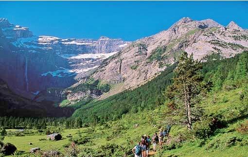 Wandern und Wellness in den Pyrenäen Atmen Sie frische Bergluft und entdecken Sie die ursprüngliche Naturlandschaft der Pyrenäen!