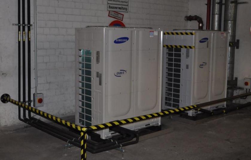 Fotos der installierten DVM-S Hybrid 3 Leiter Multisysteme mit einer Gesamtkühlleistung von 112 kw und einer Gesamtheizleistung von 126 kw Kühlen bis -15 C Heizen bis -26 C Es sind 2 digitale DVM