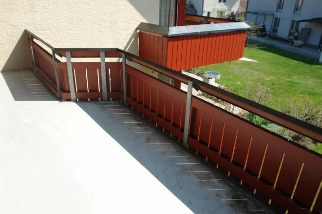 4.1. Aussen-Ansicht Aussen-Ansicht Allgemein / Vorplatz Aussicht Balkon (Morgensonne) Balkon