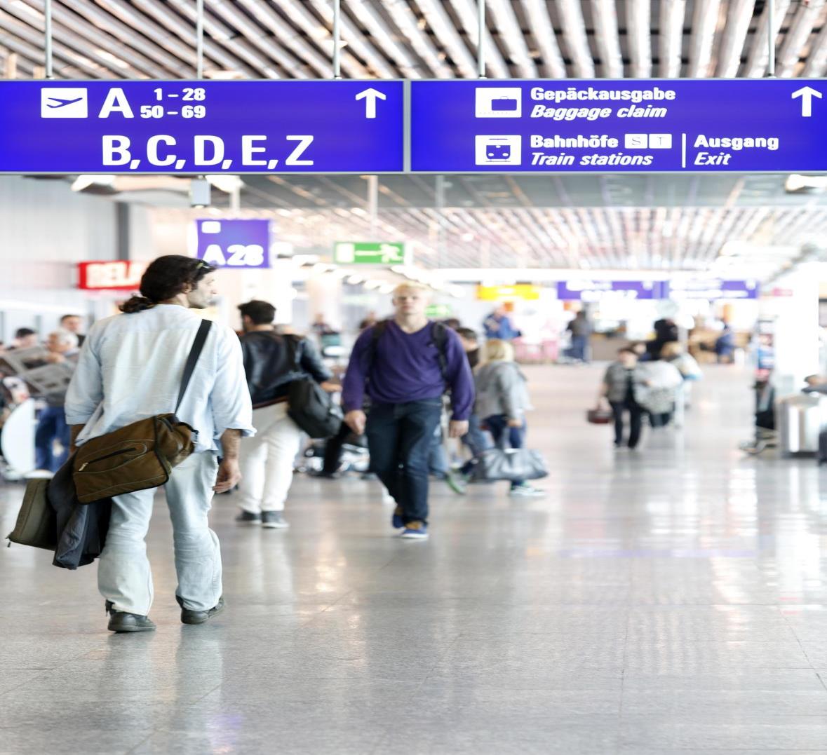 3 Mit FRA sind wir unter den weltweit führenden Flughäfen im Passagierverkehr Passagiere 2014 (in Mio.) 1. Atlanta 96,2 2. Beijing 86,1 3. London Heathrow 73,4 4. Tokyo 72,8 5.