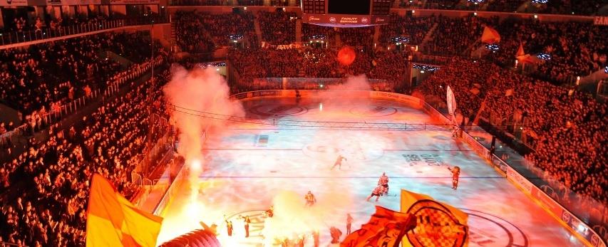 Im ISS DOME. DEG Eishockey Erleben Sie sportliche Höhepunkte, mit denen Sie geschäftlich punkten können.