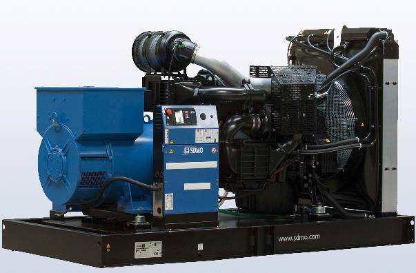 Motor Modell TAD1643GE Generator Modell LSA 49.1 S4 Allgemeine Daten Elektronische Regelung Maschinell geschweißter Grundrahmen mit schwingungsdämpfender Aufhängung Hauptschalter Kühler für max.
