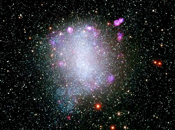 Irreguläre Galaxie NGC 6822, nur 1.5 Mill. Lj entfernt NGC 6822 hat ungewöhnlich viele große H-II-Regionen.