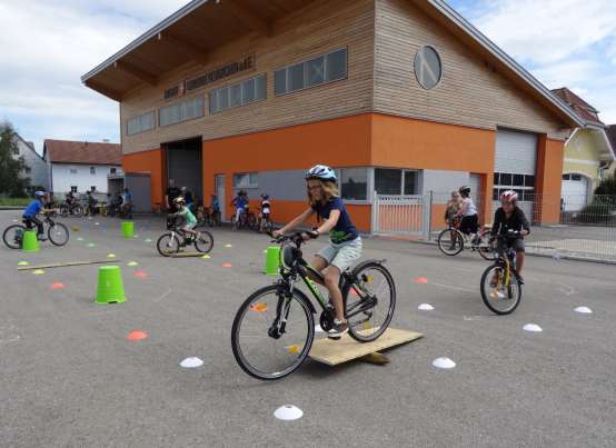 Bewusstseinsbildung und Kommunikation KinderRadSpaß-Kurs Übungs-Parcours fürs Radfahrkönnen und