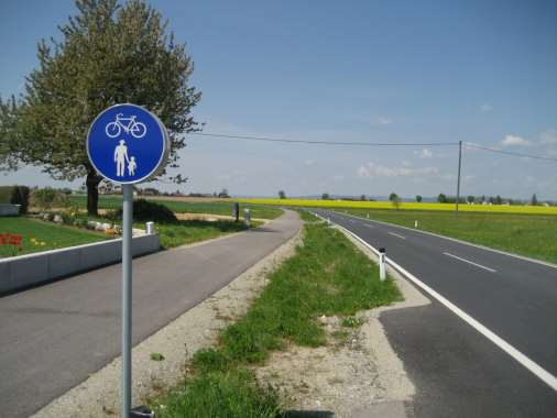 Radfahren eher außerhalb Ortsgebiet Geh- und Radweg