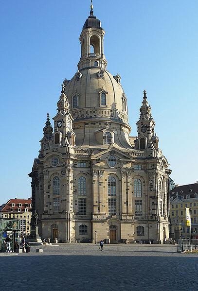 Dresden + Dresden ( Elbflorenz ) - ist mit über 500.000 Einwohnern die Landeshauptstadt Sachsens und gleichzeitig wirtschaftliches und kulturelles Oberzentrum.