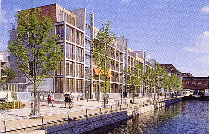 Besonderen Wert wird durch die federführende Entwicklungsgesellschaft Innenhafen Duisburg auf eine hohe Freizeitqualität durch die anspruchsvolle Gestaltung der Promenaden- und Wasserflächen gelegt.
