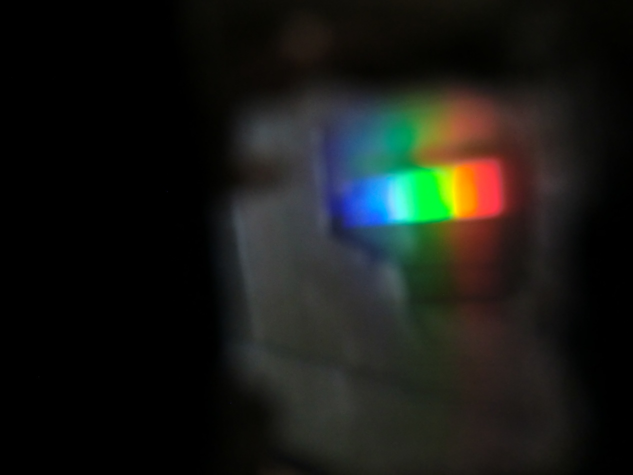 (rotes Licht) 121 nm (UV- Strahlung) 102 nm (UV- Strahlung) Zuordnung verschiedener Spektren Arbeitsblatt: Gib für die folgenden Spektren an, ob es sich um ein kontinuierliches Spektrum, ein