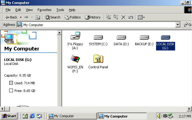Windows Me, 2000 und XP Wenn Sie das Gerät zum ersten Mal an Ihren PC anschließen, erscheint die Meldung, dass ein neues USB-Gerät gefunden wurde und die Treiber für ein USB Mass Storage Device [USB