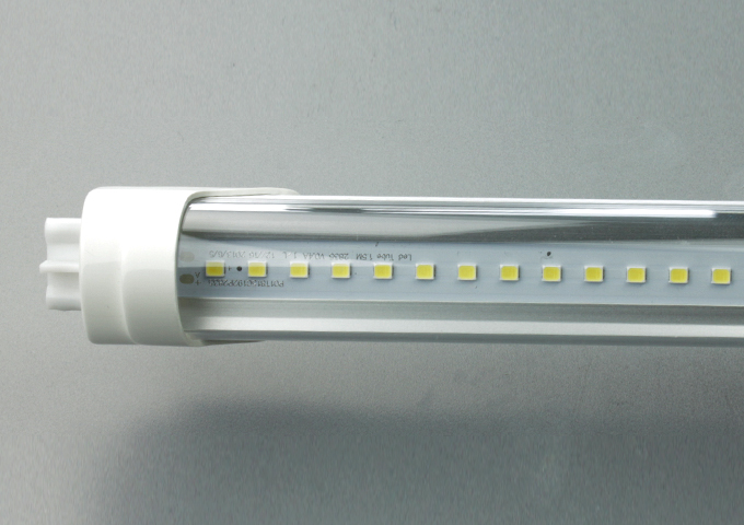 FENECON T8 9W 600mm_TÜV zertifiziert Klar Tageslicht / Neutral Weiß Die LED-Röhre ist dank eines hohen Wirkungsgrades und niedrigen Energieverbrauches der optimale klassische T8-Leuchstoffröhren in