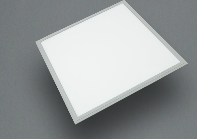 FENECON Panel 620*620mm 36W Warm Weiß / Neutral Weiß / Weißer Rahmen_TÜV zertifiziert Das LED-Panel ist dank eines hohen Wirkungsgrades und niedrigen Energieverbrauches der optimale klassische
