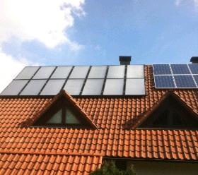 Weitere Maßnahmen zum Umweltschutz Solarthermische Anlage auf dem Dach der Turnhalle. Die Sonnenenergie wird mithilfe einer Solarthermischen Anlage für die Erwärmung von Wasser zum Duschen genutzt.