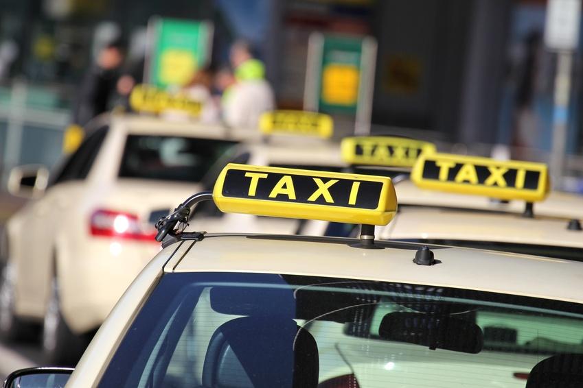 DEUTSCHLAND TEST: Taxizentralen 2014 Wettbewerbsanalyse mit Detail- Auswertungen für 15 Taxizentralen Eine