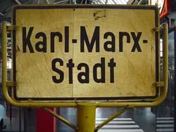 The Mess with Marx (I) Some historical information Karl Marx wurde am 5. Mai 1818 als drittes Kind des Anwaltes Heinrich (Heschel) Marx (1777 1838) und Henriette Marx (geb. Preßburg) in Trier geboren.